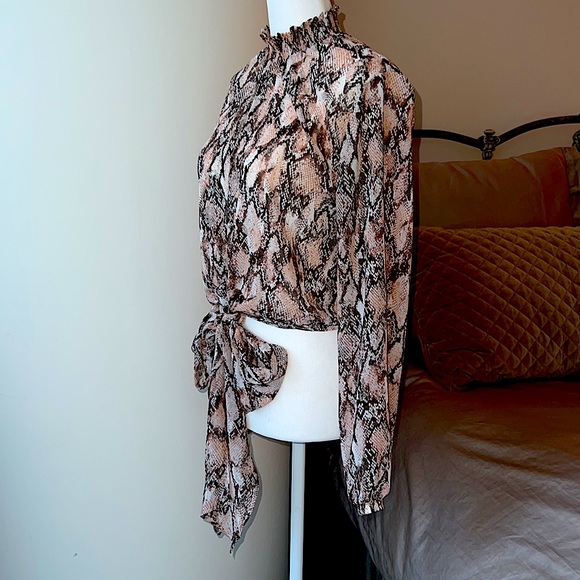 IZI NEW YORK Tops - IZI  NEW YORK Snake Print Top